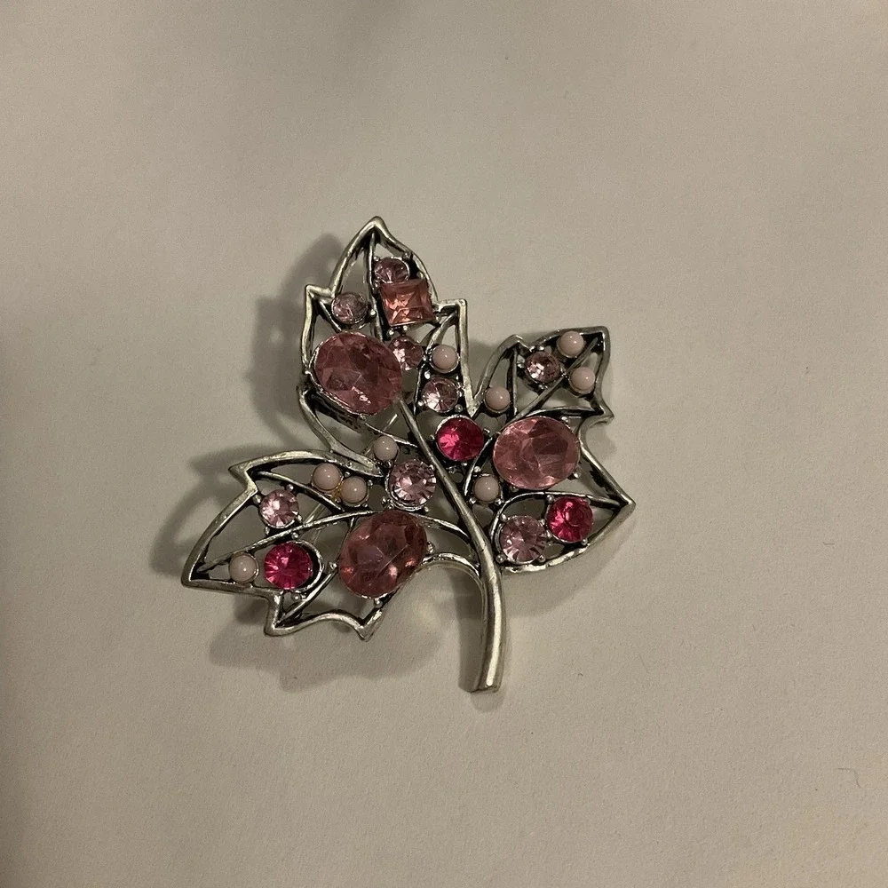 Vintage Pink Rhinestone Maple Leaf Fall Brooch Pin Silver Tone Autumn Leaf